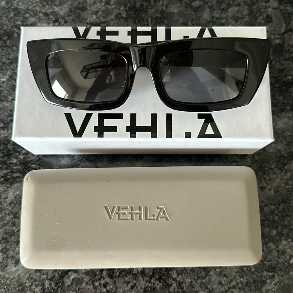 VEHLA Black Sunglasses